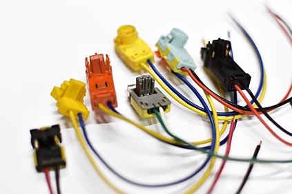 Propojovací kabely a koncovky propojovacích kabelů